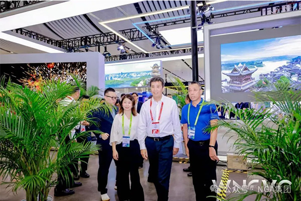 工業(yè)和信息化部熊繼軍副部長體驗(yàn)NGA智能電動(dòng)半掛車，精準(zhǔn)靈敏，動(dòng)力十足！